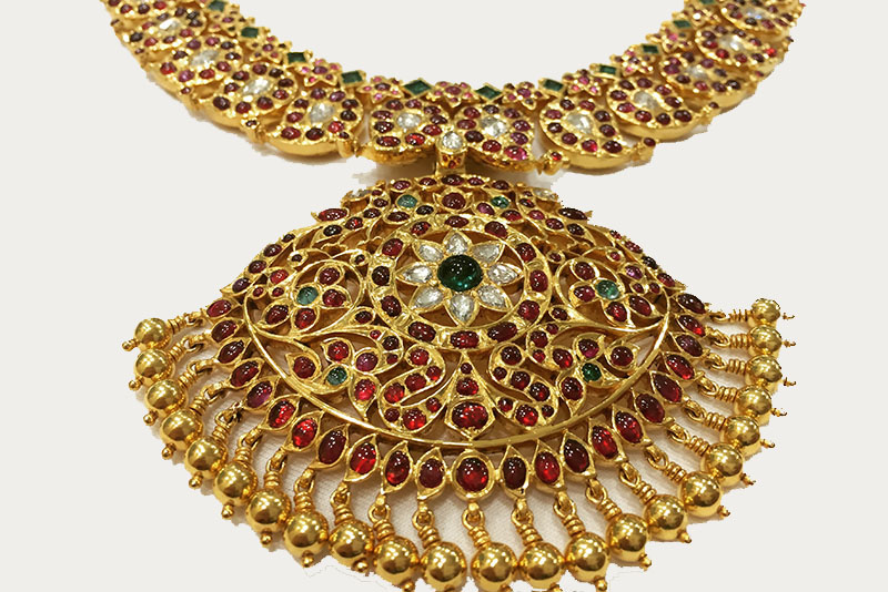 Karaikudi Maganlal Mehta Corp Jewellers(KMCL Diamond) having the legacy from 1654, the Best Diamond Jewellers in Chennai and Karaikudi.