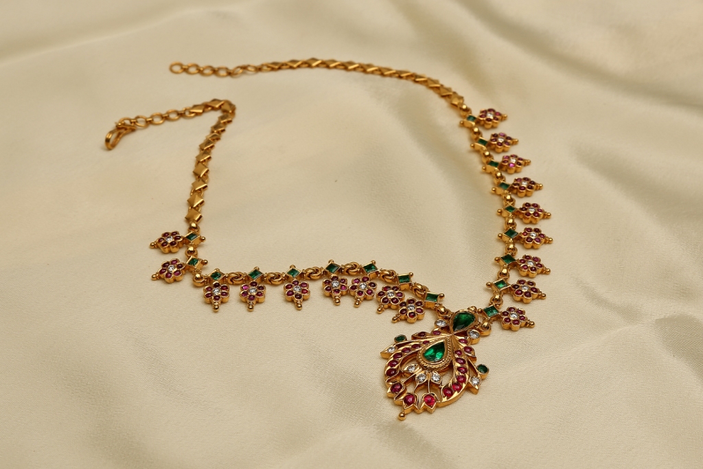Diamond Necklaces Collections from Karaikudi Maganlal Mehta Corp Ltd,the trusted Diamond Jewellers in Chennai