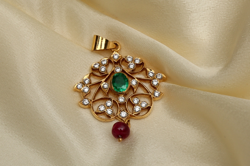 Diamond Pendents Chennai,Buy Diamond Pendents from Diamond Jewellers Chennai,Maganlal Mehta Karaikudi